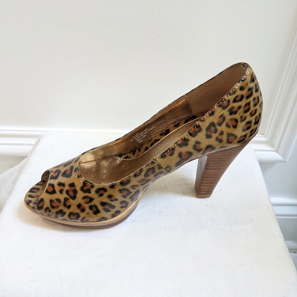 Leather leopard print heels by Sofft - Picture 4 of 13